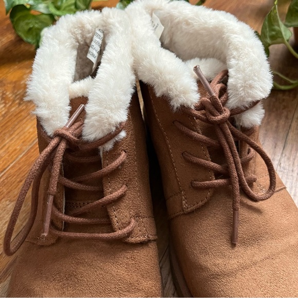 Makalu Fur Lined Lace Up Booties - Picture 3 of 4